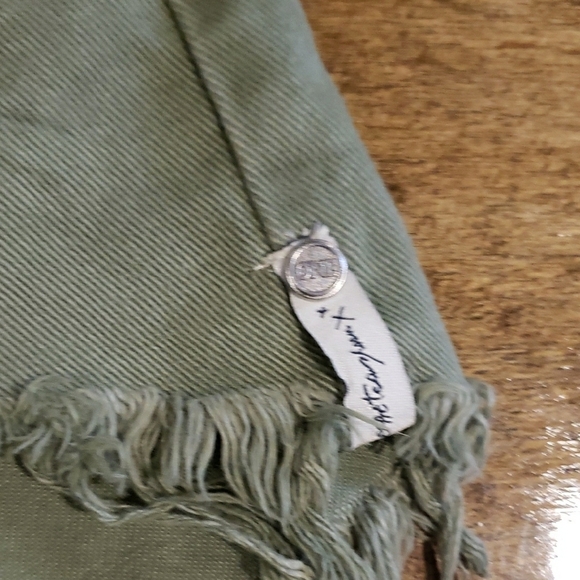 One Teaspoon Women's Green Distressed Denim Shorts 23 - Picture 6 of 9